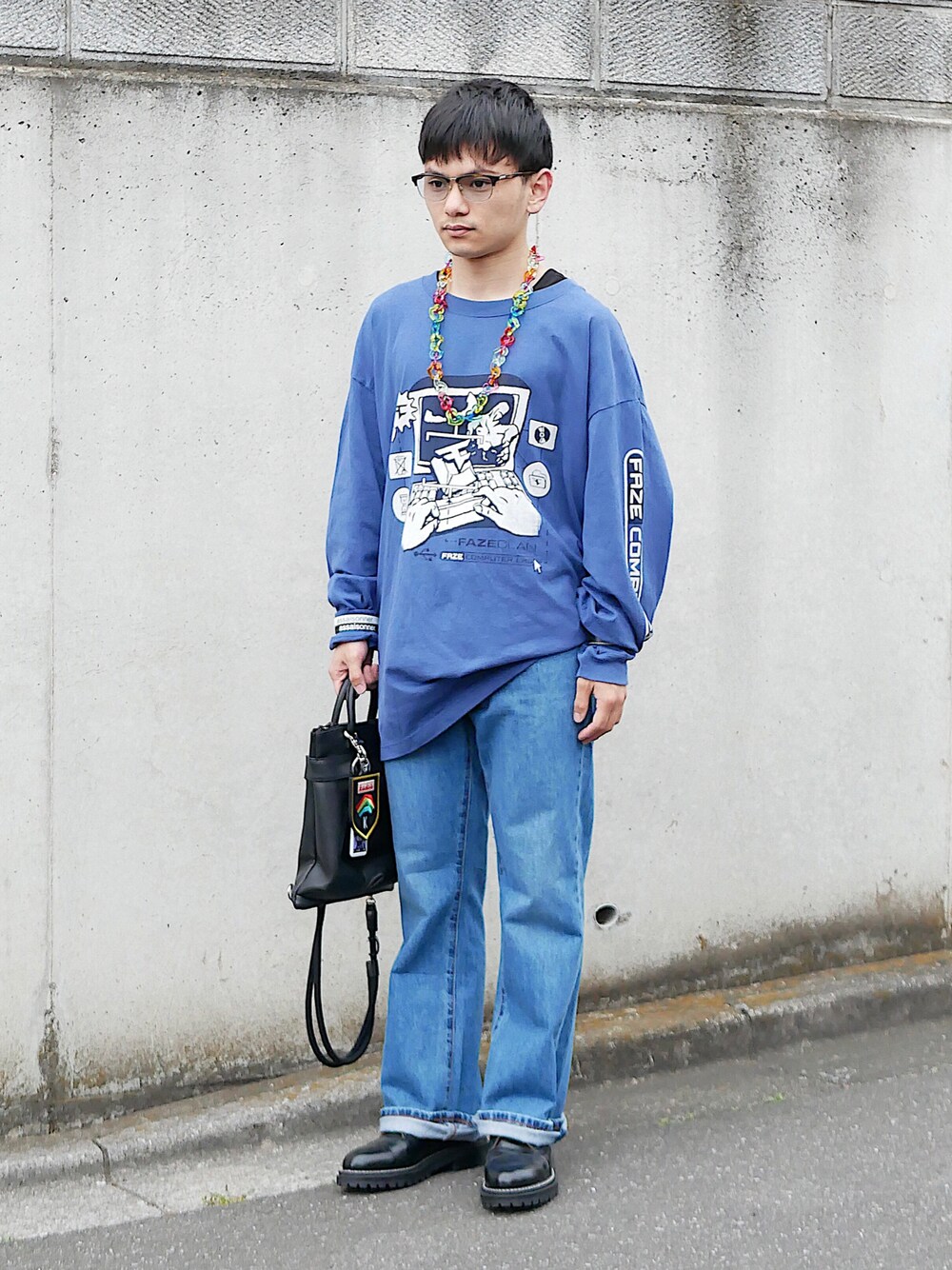 「低身長男子、soe、UT、JW Anderson x UNIQLO、kudos、soduk、LOEWE、burberry、アシンメトリー、フレアデニム、ロールアップ、ネックレス、プリントT、ライトブルー、長袖」｜「ブログ・YouTubeのアイテム（その他、その他）」を使った、小柄の小松@162cmさん（メンズ・162cm）の春コーディネートの1枚目の写真