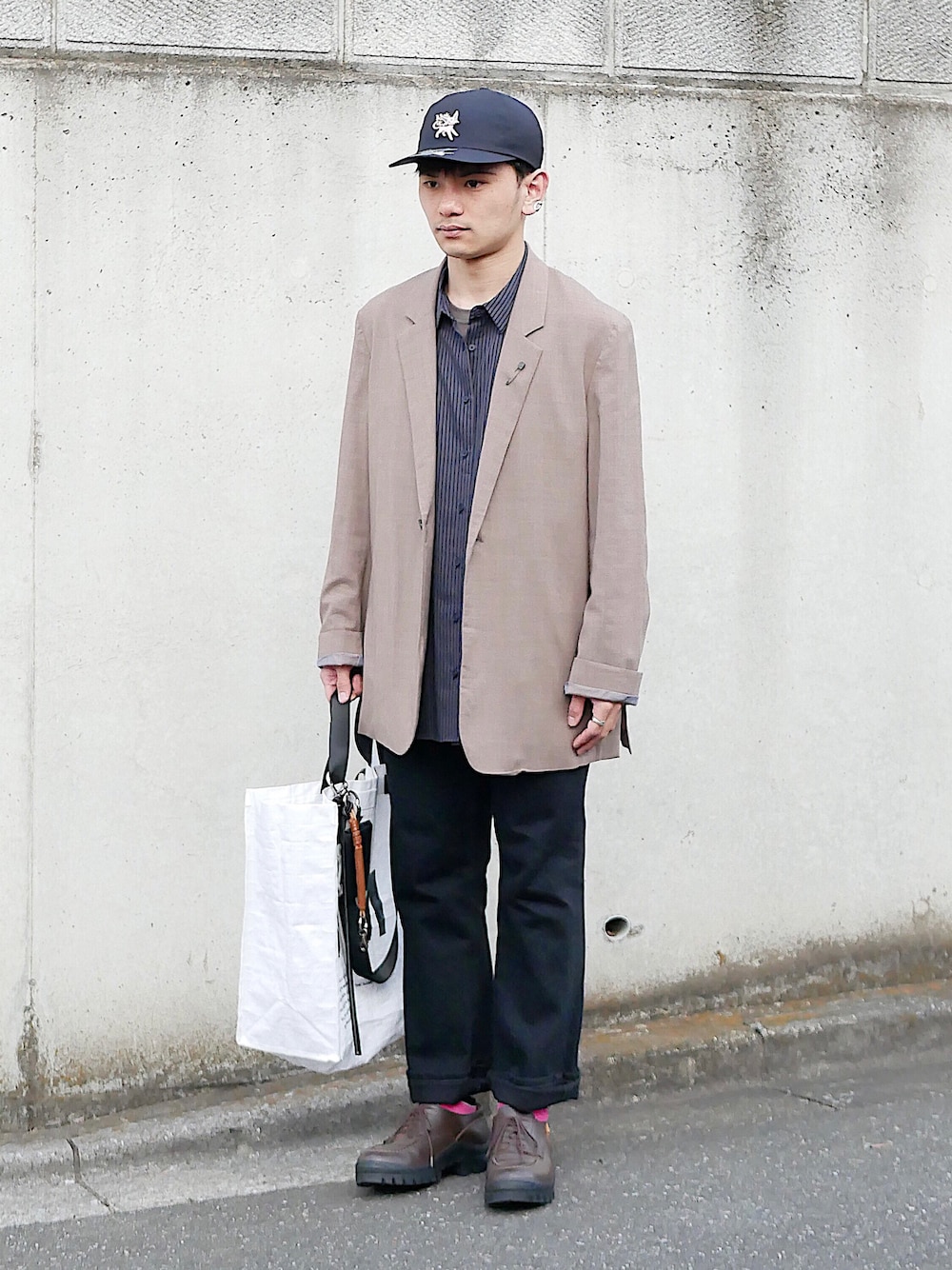 「低身長男子、soe、レディースアイテム、JW Anderson x UNIQLO、ユニクロマルニ、uniform experiment、KIJIMA TAKAYUKI、ポケモン、ベージュコーデ、黒キャップ、ストライプシャツ、ロールアップデニム、フレアデニム、ボーダーソックス、ブローチ」｜「ブログ・YouTubeのアイテム（その他、その他）」を使った、小柄の小松@162cmさん（メンズ・162cm）の春コーディネートの1枚目の写真