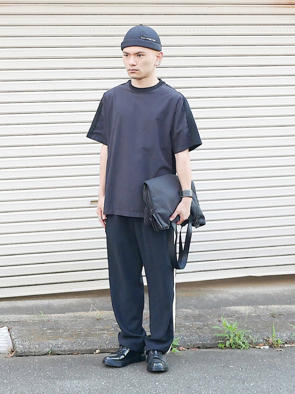「低身長、低身長コーデ、低身長男子、soe、Dr.Martens、ドクターマーチン、ユニクロU、UNIQLO U、LOEWE、パテントレザー、パテントシューズ、エナメルシューズ、黒スニーカー、ラインパンツ、クラッチバッグ」｜「ブログ・YouTubeのアイテム（その他、その他）」を使った、小柄の小松@162cmさん（メンズ・162cm）の夏コーディネートの1枚目の写真