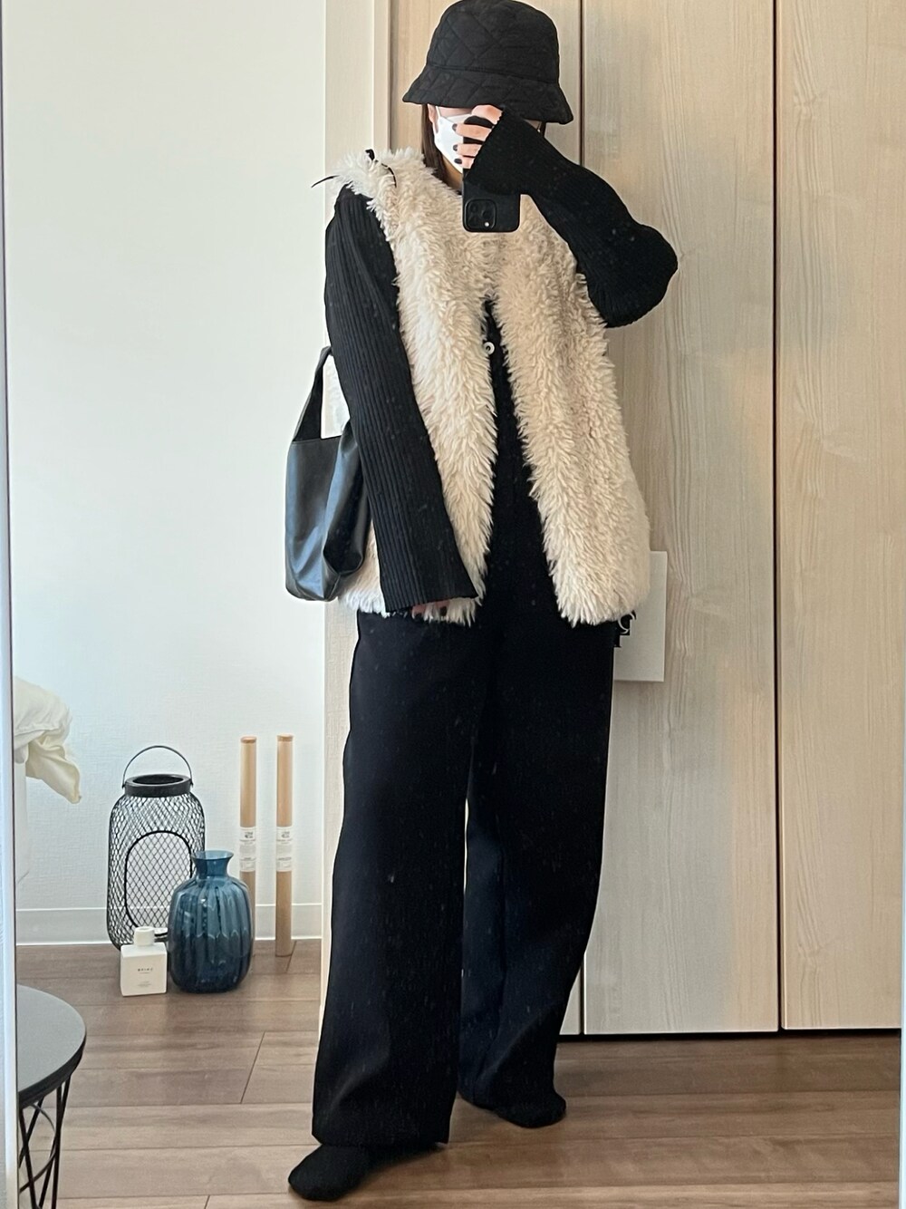 「秋のコーデ、秋、カジュアルコーデ、ラクチンコーデ、オトナカワイイ、ブラック、ミスティック(mystic)、H&M、ハット、キルティング、WEARハロウィン2022、お洒落さんとつながりたい、低身長女子、秋ルック紹介するよ、ファーベスト」｜「H&Mのアイテム（ハット、ブラック系）」を使った、ryryryryryさん（レディース・152cm）の秋コーディネートの1枚目の写真