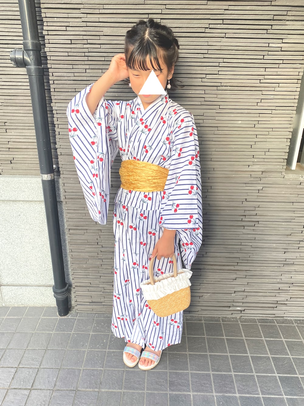 「女の子、キッズコーデ、キッズファッション、休日スタイル、お出かけコーデ、休日コーデ、浴衣、お祭り、夏コーデ、夏」｜「pairmanonの総柄 花柄 フルーツ柄 ストライプ柄 浴衣 兵児帯 ２点 セット（浴衣、ブルー系）」を使った、ki☺︎hoさん（キッズ・140cm）の夏コーディネートの1枚目の写真