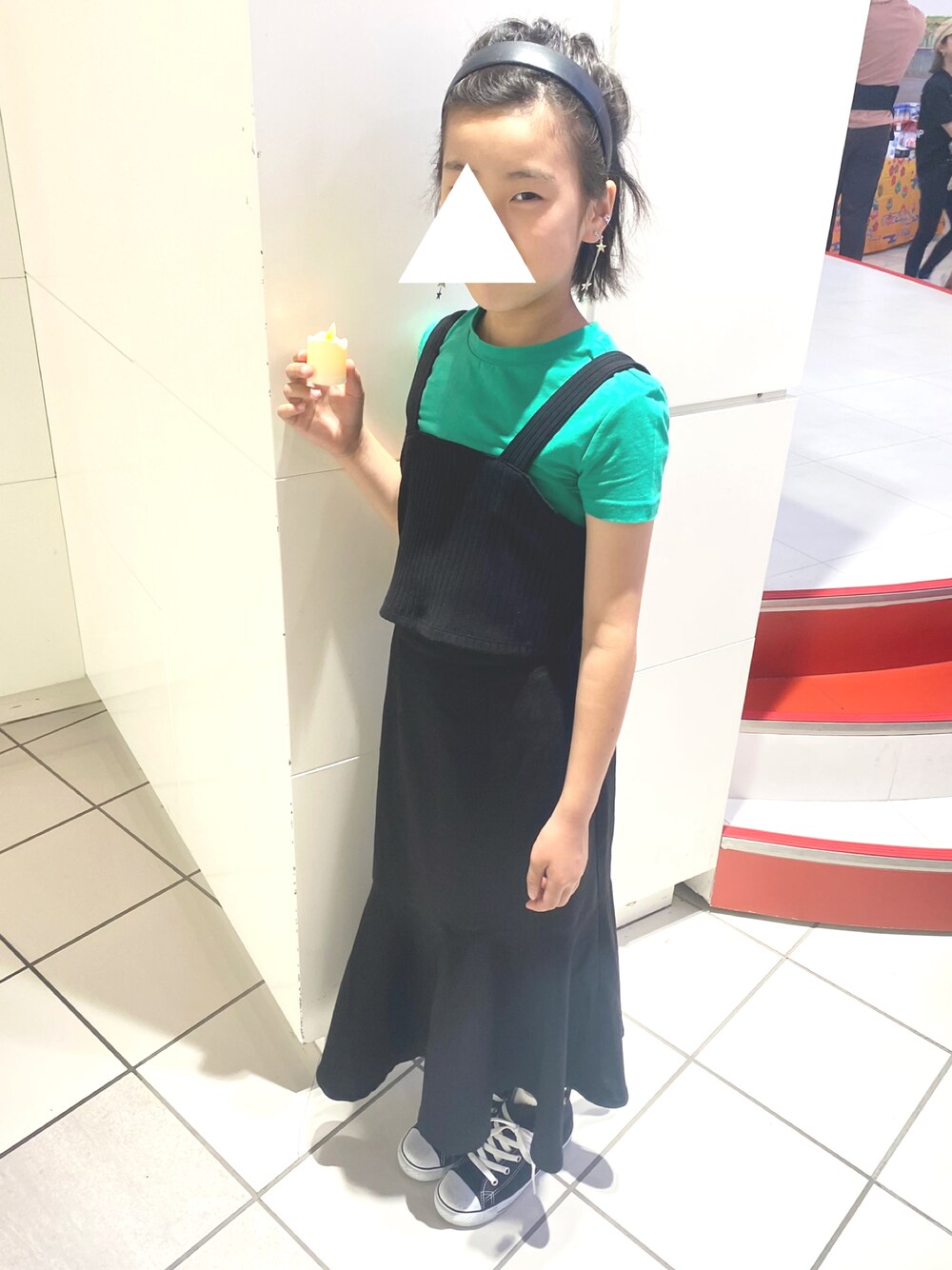 「女の子、キッズコーデ、キッズファッション、休日コーデ、お出かけコーデ、春夏コーデ、シンプルコーデ、シンプル、Tシャツ、グリーン」｜「GLOBAL WORKのキッズ/さらさら快適マーメイドスカート/273268（スカート、ブラック系）」を使った、ki☺︎hoさん（キッズ・140cm）の春コーディネートの1枚目の写真