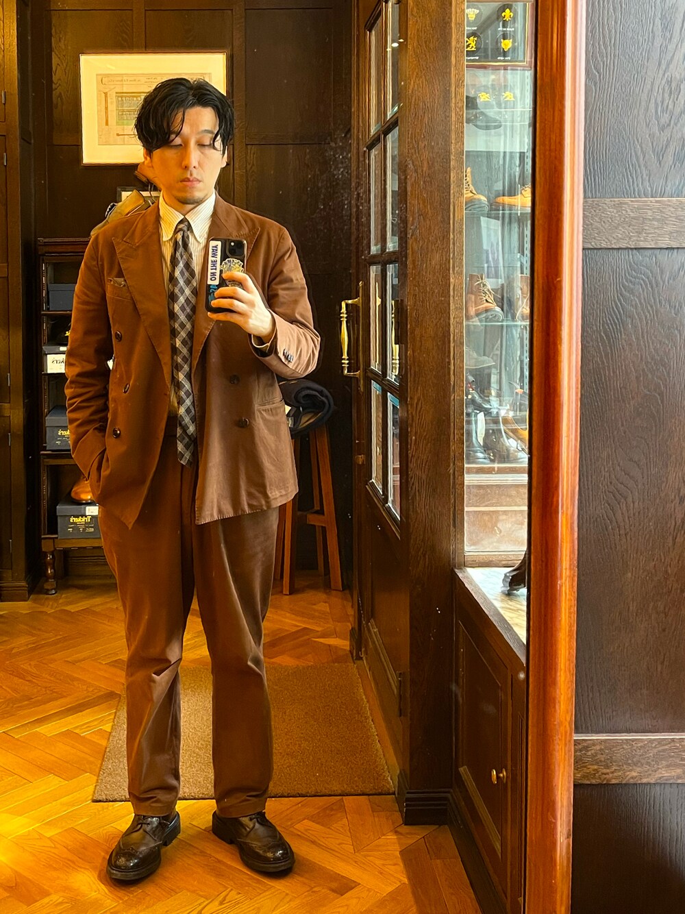 「スーツスタイル、スーツ、スーツコーデ、タイドアップ、セットアップ、ブーツ、トリッカーズ、ootd、tricker's、大人コーデ、トラッド、秋コーデ、ブラウン、初秋コーデ、ブラウンコーデ」｜「Tricker'sのTricker's M5634 STOW / DAINITE SOLE / COUNTRY BOOT（ブーツ、ブラウン系）」を使った、DAさん（メンズ・170cm）の秋コーディネートの1枚目の写真