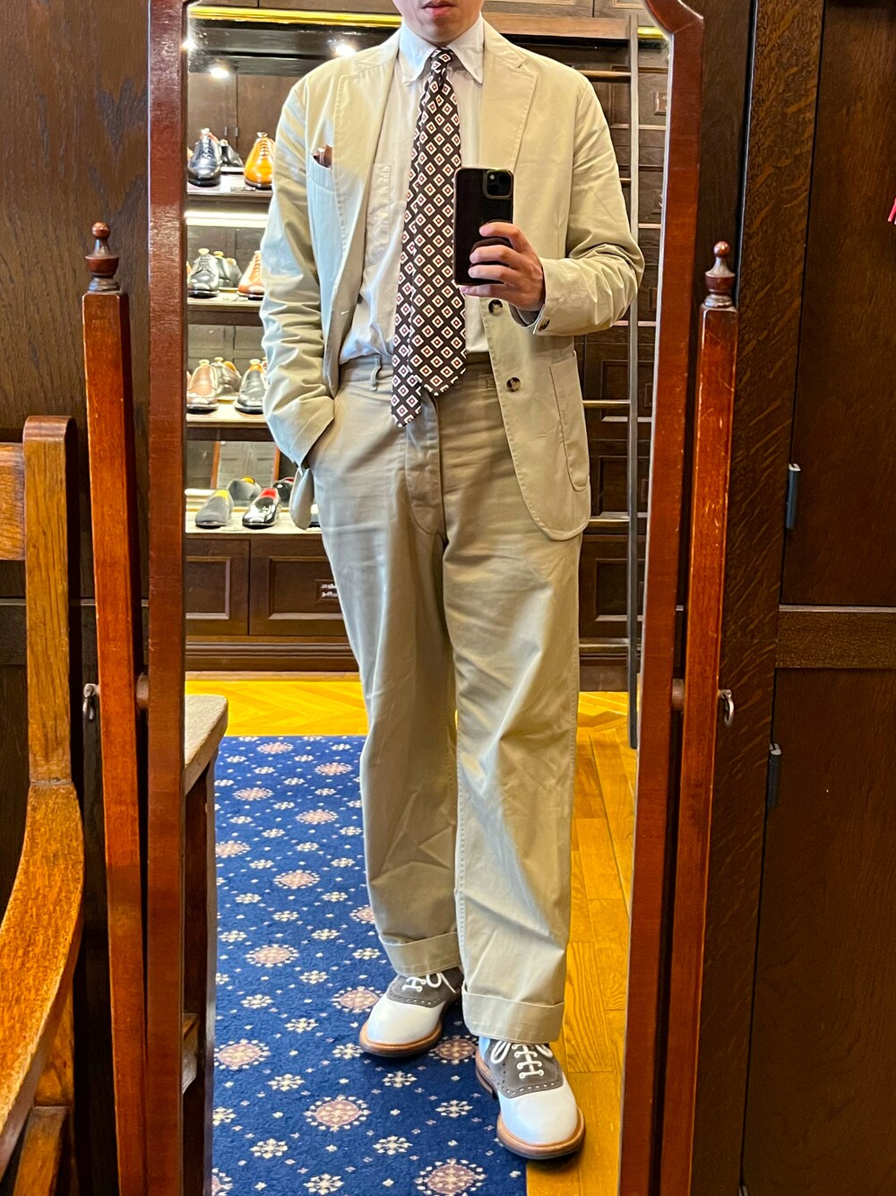 PRIVATE WHITE V.C.のアイテムを使った人気ファッションコーディネート 