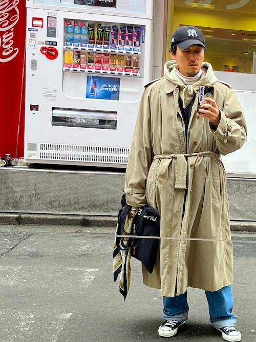 バーバリー　Burberry ダウンベスト　トレンチコート同カラー同素材 BURBERRYのトレンチコートを使ったレディース人気ファッション