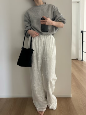 「andme（アンドミー）のパッチワーク風刺繍イージーワイドパンツ（その他パンツ、ホワイト系）」を使った、Aさん（レディース・156cm）の春コーディネート