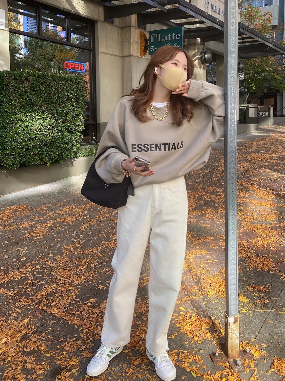 「FOG ESSENTIALSのアイテム（スウェット、その他）」を使った、keiさん（レディース・159cm）の秋コーディネートの1枚目の写真