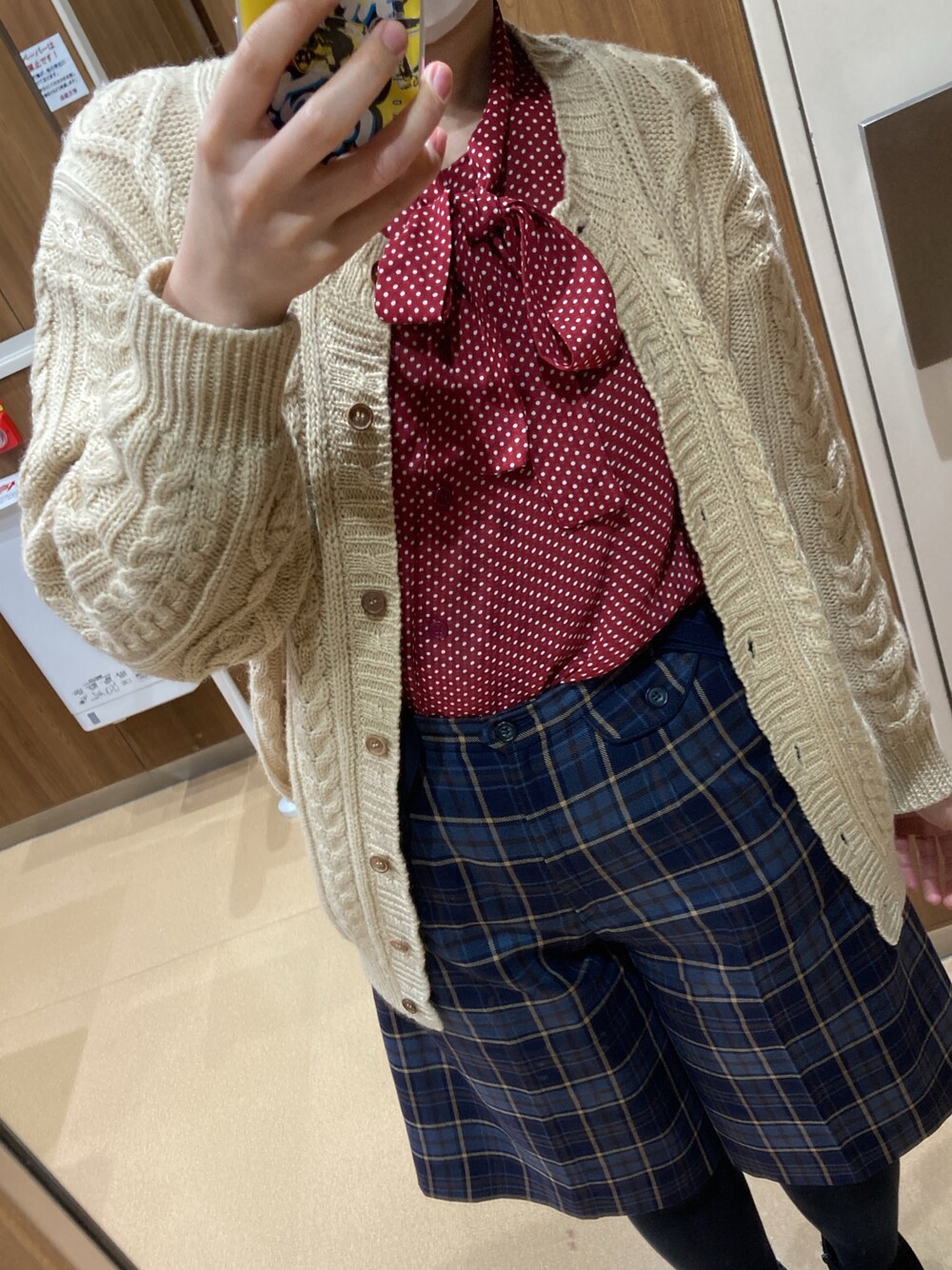 「ootd、ニット、ボウタイブラウス、キュロット」｜「北千住・おひさま洋品店のアイテム（ニット/セーター、ベージュ系）」を使った、な🌊さん（レディース・160cm）の冬コーディネートの1枚目の写真