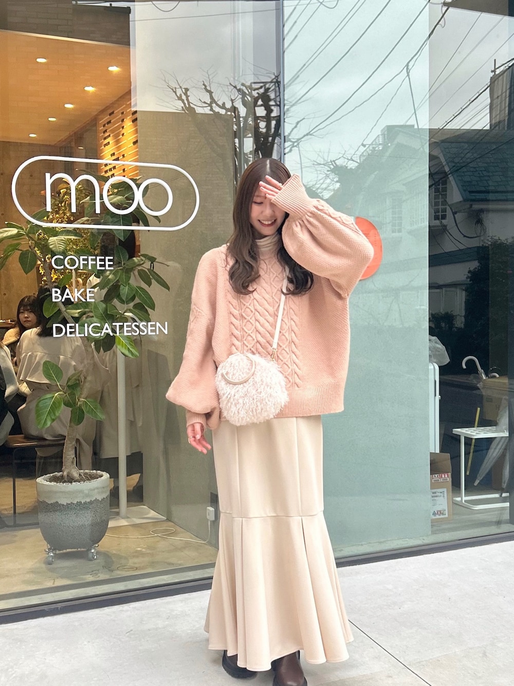 「お出かけコーデ、あざとフェミニンコーデ、muguet、淡色コーデ、淡色女子、淡色、淡色女子と繋がりたい、ootd、春カラー、おでかけコーデ、イエベ、おしゃれさんと繋がりたい、マーメイドスカート」｜「muguetのcable volume pie knit（ニット/セーター、ピンク系）」を使った、manaさん（レディース・159cm）の冬コーディネートの1枚目の写真