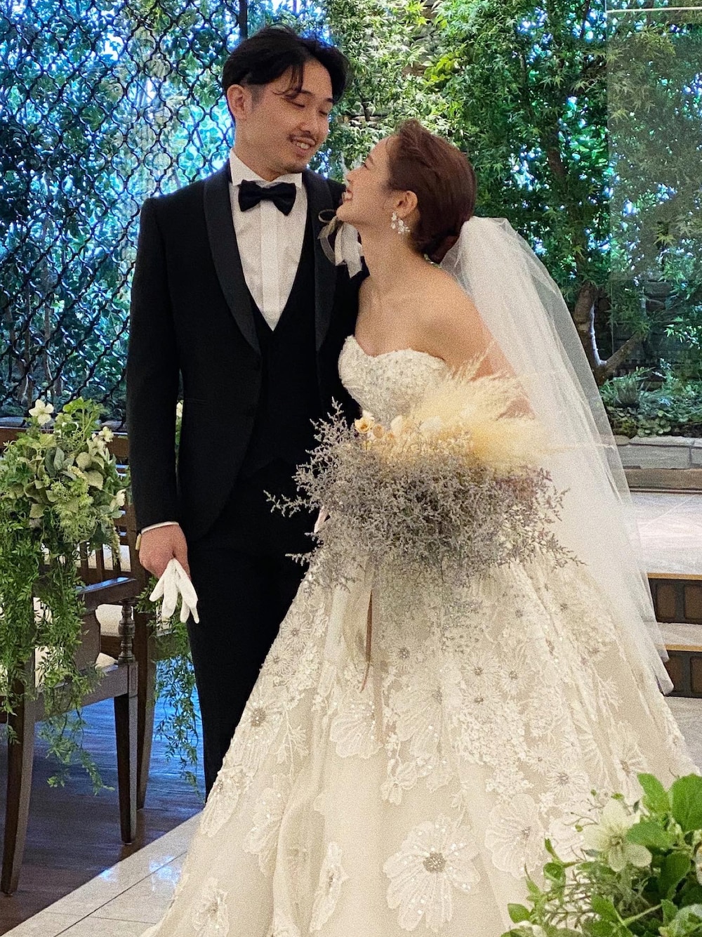 「ラブアンドピース2021、結婚式、ウェディングドレス、ウェディング、ウェディングフォト、wedding、wedding party、wedding dress、新郎新婦、花嫁、dressmore、挙式、披露宴、パーティースタイル、ウェディングコーデ」｜「dressmoreのアイテム（ドレス、ホワイト系）」を使った、安中亜美さん（レディース・149cm）の秋コーディネートの1枚目の写真