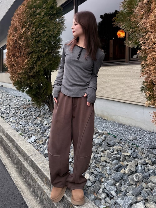 裏ファーボンディングダイバーバレルレッグカーブパンツ（スウェット