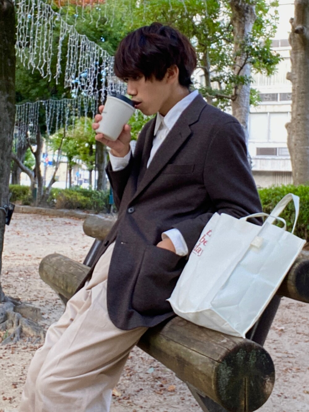 「お洒落さんとつながりたい、大人カジュアル、きれいめカジュアル、テーラードジャケット、チノパン、UNIQLOコーデ」｜「UNIQLOのアイテム（テーラードジャケット、ブラウン系）」を使った、Tomokiさん（メンズ・166cm）の秋コーディネートの1枚目の写真