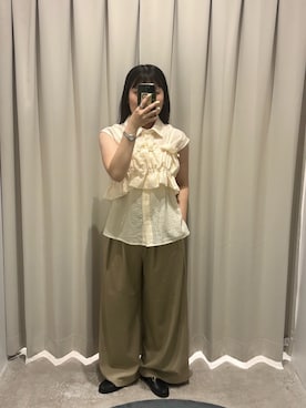 「SENSE OF PLACE by URBAN RESEARCH(センスオブプレイスバイアーバンリサーチ)のピンストライプルーズパンツ(スラックス、ベージュ系)」を使った、ayanaさん(レディース・150cm)の夏コーディネート