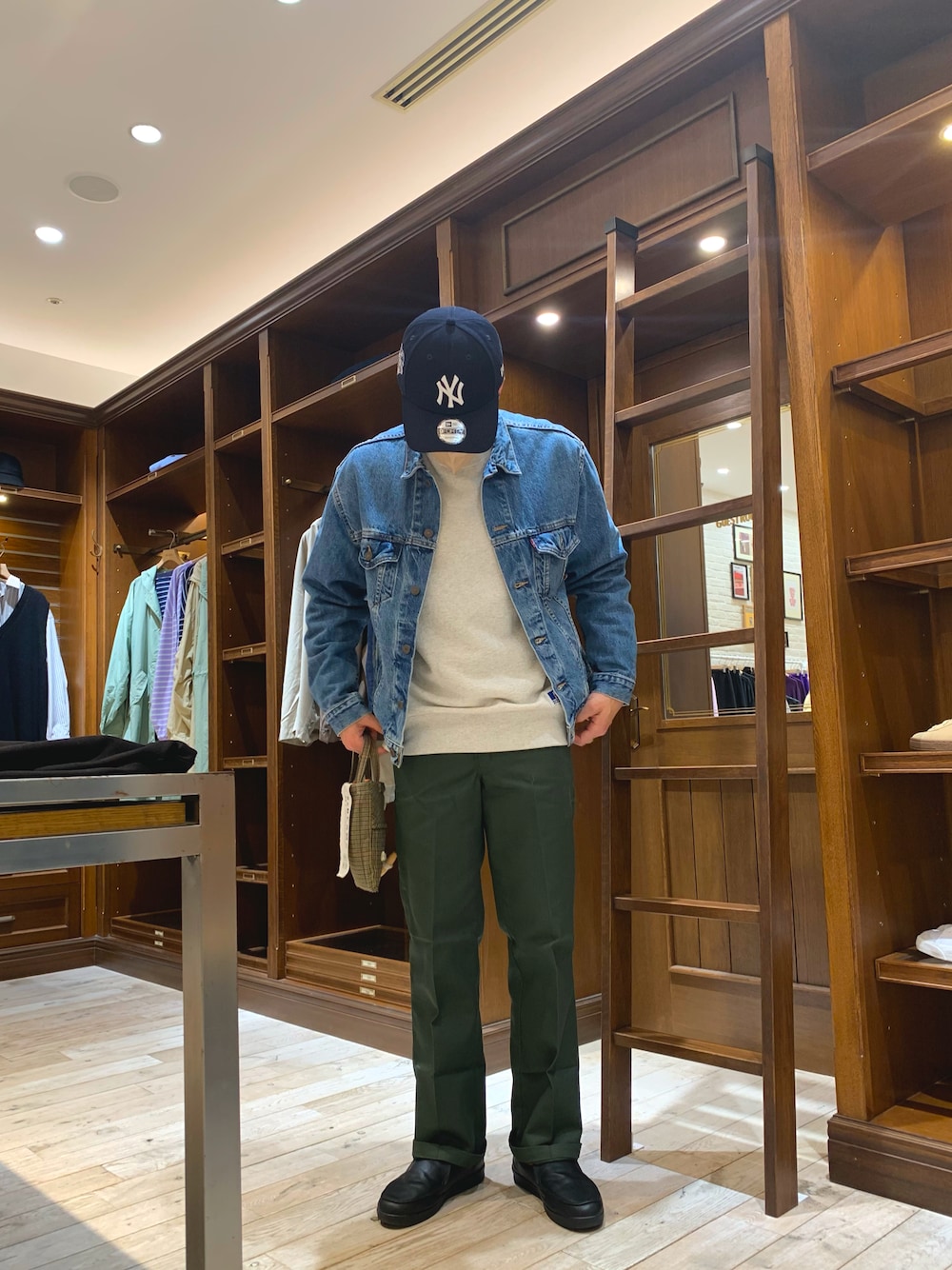 「春、オトナカジュアル、デニムジャケット、リーバイス、ディッキーズ(Dickies)、アメカジ、Kastane、WHIMSIC、810S」｜「NEW ERAのニューエラ キャップ MLB サイドパッチ（キャップ、ブルー系）」を使った、おさDさん（メンズ・178cm）の春コーディネートの1枚目の写真