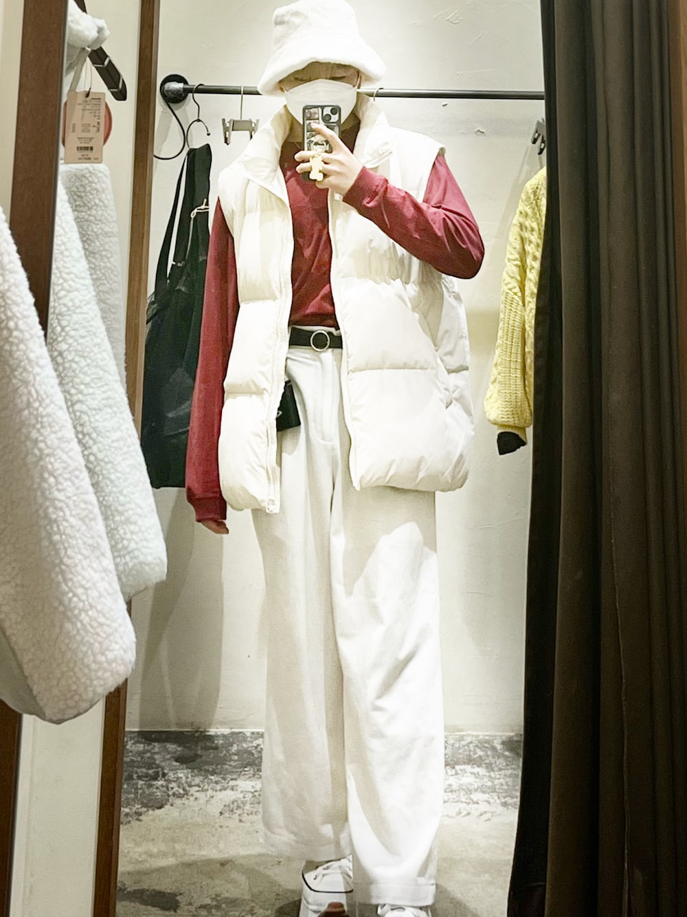 「休日コーデ、オトナカジュアル、今日のコーデ、おしゃれさんと繋がりたい、シンプル、秋服、ダウンベスト、スニーカー、低身長、バケットハット、スラックスパンツ、converse、ダウンジャケット、いいね、save、フォローお願いします🤑、冬コーデ」｜「GUのアイテム（ダウンベスト、ホワイト系）」を使った、류노스케さん（メンズ・165cm）の秋コーディネートの1枚目の写真