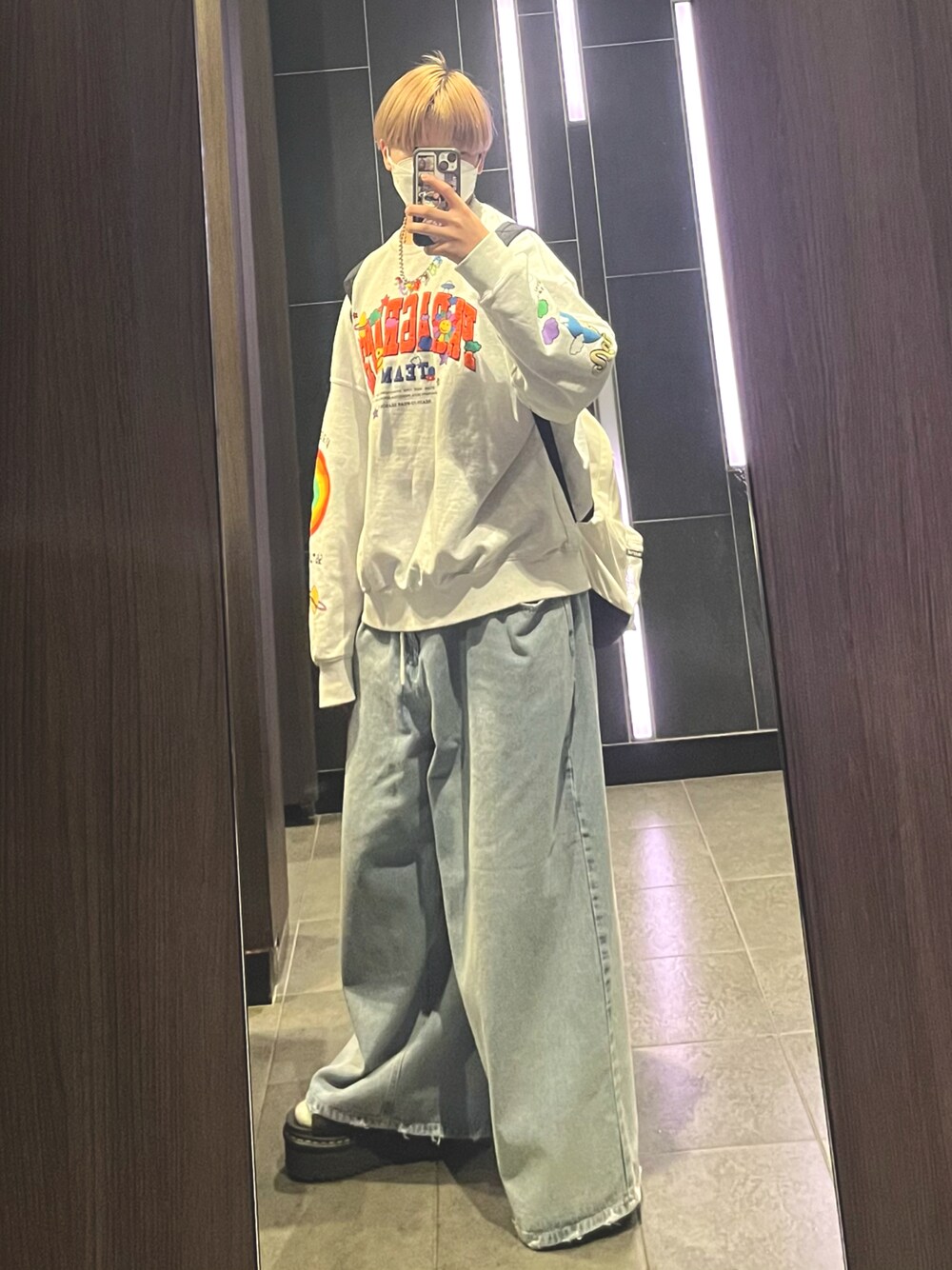 「大人カジュアル、秋冬コーデ、お洒落さんとつながりたい、今日のコーデ、秋服コーデ、リラックススタイル、ビッグシルエット、メンズファッション、カジュアルコーデ、韓国ファッション、低身長、デニムパンツ、いいね、save、フォローお願いします🤑、大学生、青山学院大学」｜「Perushuのスーパーバギークラッシュデニムパンツ（その他パンツ、ブルー系）」を使った、류노스케さん（メンズ・165cm）の秋コーディネートの1枚目の写真