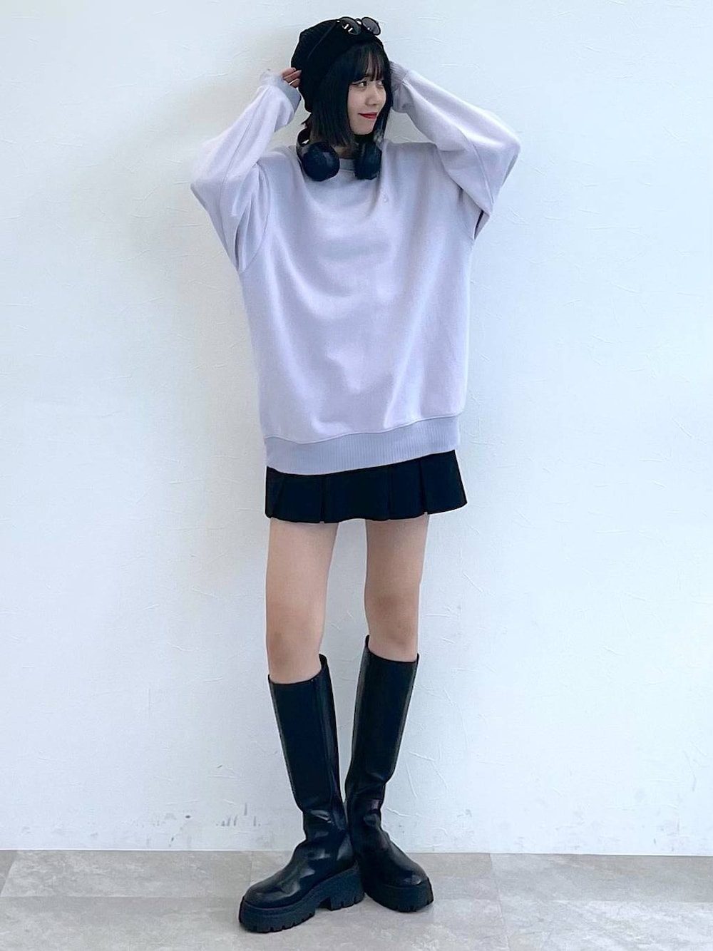 「高身長、女子ウケ、秋コーデ、PBLIM、ショートパンツ、ブーツ、差し色コーデ、骨格ナチュラル、モード、カジュアル、PAGEBOY、着痩せ・細見え、スウェット、韓国系、韓国ファッション」｜「PAGEBOYのラッププリーツショートパンツ（その他パンツ、ブラック系）」を使った、Kotohaさん（レディース・170cm）の秋コーディネートの1枚目の写真
