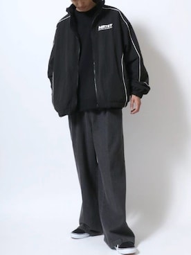 「オールブラック」｜「アイテム（ナイロンジャケット）」を使った、Ｔさん（メンズ・177cm）の冬コーディネート
