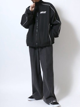 「オールブラック」｜「アイテム（ナイロンジャケット）」を使った、Ｔさん（メンズ・177cm）の冬コーディネート
