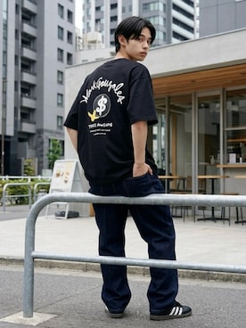「HANES（ヘインズ）のHanes/へインズ WIDE FIT DENIM PANTS/ワイドフィット ストレート デニムパンツ/レディース メンズ（デニムパンツ、ブルー系）」を使った、Lazarさん（メンズ・176cm）の春コーディネート