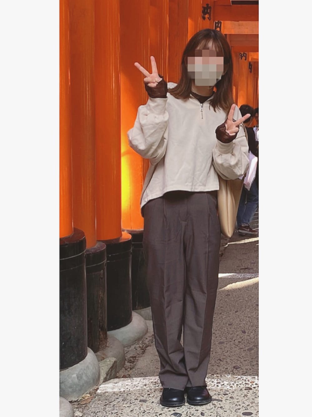 「秋服まるっと大公開、秋服コーデ、休日コーデ、オトナカワイイ、きれいめカジュアル、オトナカジュアル、秋色、ハーフジップ、パーカー、レーストップス、革靴、秋、キレイめ、スラックス、パンツスタイル」｜「classicalelfのリネンライク センタープレス 無地 ハイウエスト セミワイドパンツ（フルレングス）（スラックス、ブラウン系）」を使った、coco,nico*さん（レディース・157cm）の秋コーディネートの1枚目の写真