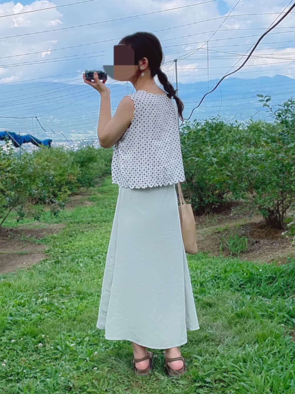 「楽チンコーデ、きれいめカジュアル、大人コーデ、ロングスカート、ドット、サンダル、スカート、夏、大人ガーリー、夏コーデ」｜「chocomeeのドットタンクトップ（タンクトップ、ホワイト系）」を使った、coco,nico*さん（レディース・157cm）の夏コーディネートの1枚目の写真