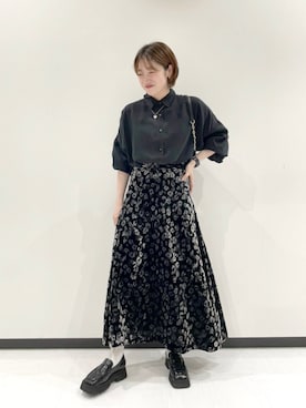 「ベロアスカート」｜「アイテム（ローファー）」を使った、スズさん（レディース・162cm）の秋コーディネート