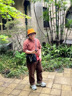 「KIJIMA TAKAYUKI（キジマ　タカユキ）の【KIJIMA TAKAYUKI/キジマタカユキ】VENTILE BUCKET HAT/ベンタイルバケットハット（ハット、オレンジ系）」を使った、りゅうたさん（メンズ・160cm）の春コーディネート