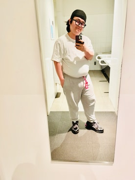 「LACOSTE（ラコステ）のエッセンシャルテーパードスウェットパンツ（スウェットパンツ、グレー系）」を使った、りゅうたさん（メンズ・160cm）の春コーディネート