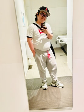 「Levi's（リーバイス）のLevi's/リーバイス バットウイングロゴ Tシャツ（Tシャツ/カットソー、ホワイト系）」を使った、りゅうたさん（メンズ・160cm）の春コーディネート