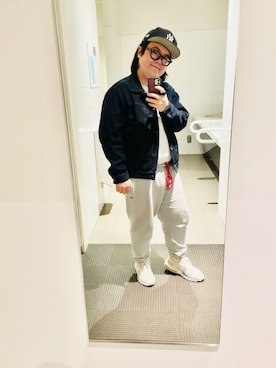 「LACOSTE（ラコステ）のエッセンシャルテーパードスウェットパンツ（スウェットパンツ、グレー系）」を使った、りゅうたさん（メンズ・160cm）の春コーディネート