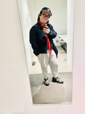 「LACOSTE（ラコステ）のエッセンシャルテーパードスウェットパンツ（スウェットパンツ、グレー系）」を使った、りゅうたさん（メンズ・160cm）の春コーディネート