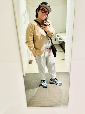 「LACOSTE（ラコステ）のウォッシャブルウールクルーネックニットセーター（ニット/セーター、グレー系）」を使った、りゅうたさん（メンズ・160cm）の春コーディネート