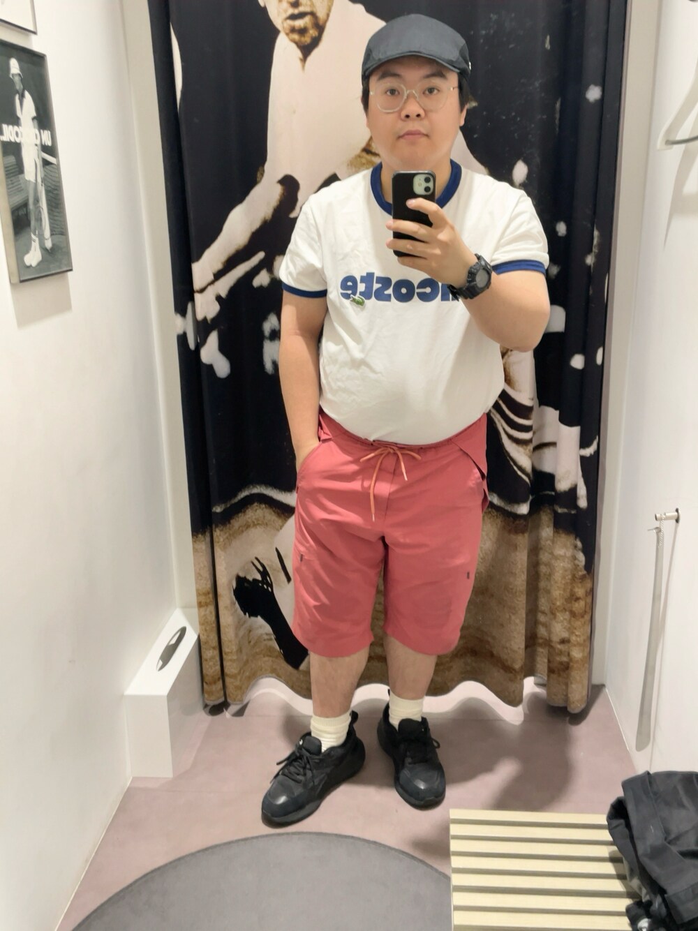 「夏コーデ、夏だ！Tシャツ着よう！、フレンチカジュアル、大人コーデ、ぽっちゃり、タックイン、ハンチング、キャップ、リンガーTシャツ、ロゴT、カーゴパンツ、ショートパンツ、ショーツ、スニーカー、いいね、save、フォローお願いします🤑」｜「LACOSTEの【LACOSTE】COTTON LOGO HUNTING L1130（ハンチング/ベレー帽、ブラック系）」を使った、りゅうたさん（メンズ・159cm）の夏コーディネートの1枚目の写真