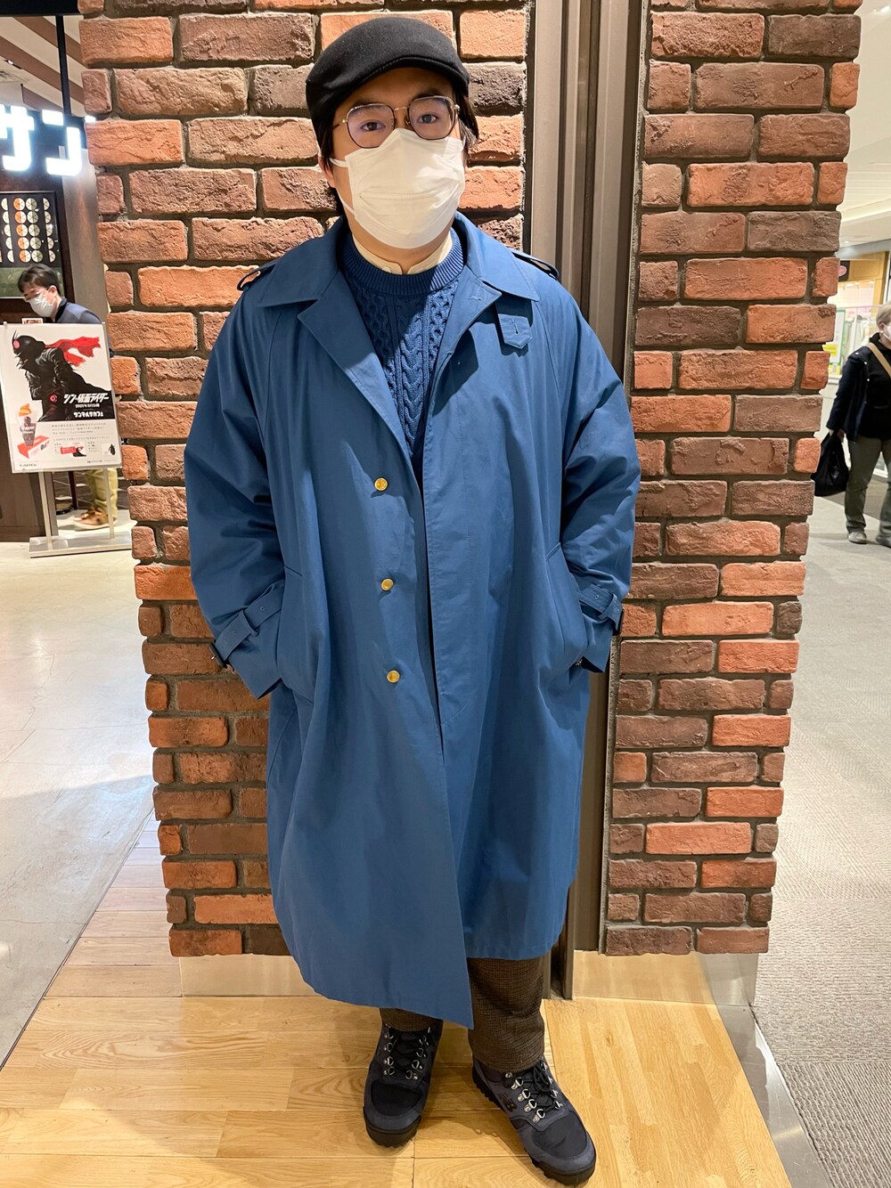「はるコーデ、休日コーデ、シャツスタイル、大人カジュアル、ぽっちゃり、ハンチング、ストライプシャツ、ニットベスト、春アウター、トレンチコート、スラックス、ニューバランス、スニーカー、ブーツ、おしゃれさんと繋がりたい」｜「LACOSTEのコットンニットハンチング（ハンチング/ベレー帽、ブラック系）」を使った、りゅうたさん（メンズ・158cm）の春コーディネートの1枚目の写真