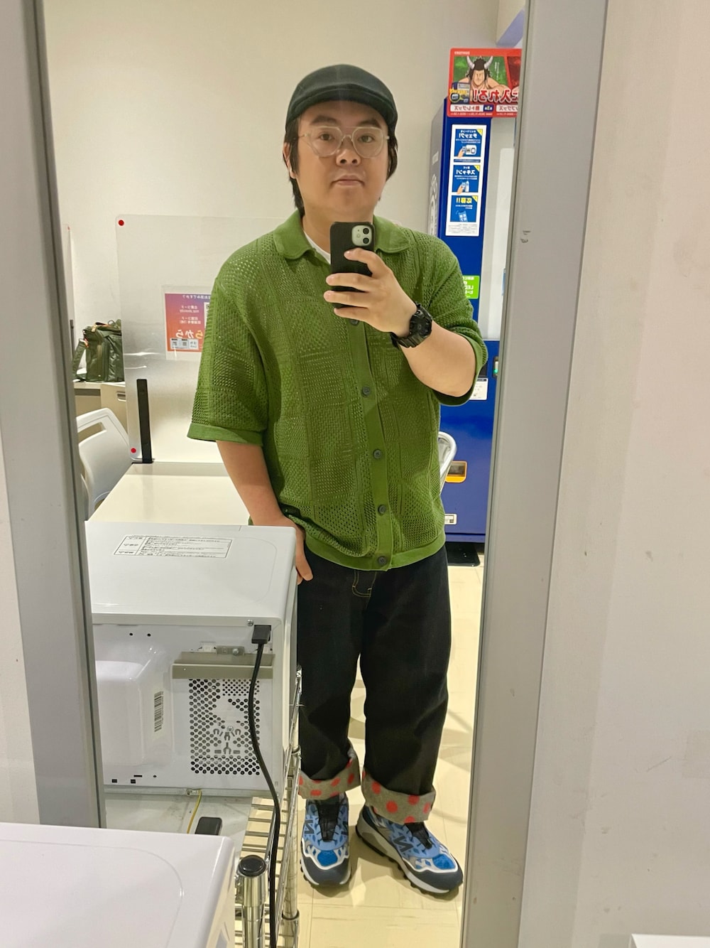 「初秋コーデ、シンプルスタイル、大人カジュアル、ラフ、デニムコーデ、おでかけコーデ、シャツスタイル、ぽっちゃり、ハンチング、メッシュニット、シャツ、バギーデニム、ニューバランス、お洒落さんとつながりたい、いいね、save、フォローお願いします🤑」｜「LACOSTEのカレッジプリントスウェットハンチング（ハンチング/ベレー帽、ブラック系）」を使った、りゅうたさん（メンズ・159cm）の秋コーディネートの1枚目の写真