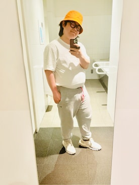 「LACOSTE（ラコステ）のエッセンシャルテーパードスウェットパンツ（スウェットパンツ、グレー系）」を使った、りゅうたさん（メンズ・160cm）の春コーディネート