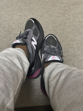 「LACOSTE（ラコステ）のエッセンシャルテーパードスウェットパンツ（スウェットパンツ、グレー系）」を使った、りゅうたさん（メンズ・160cm）の春コーディネート