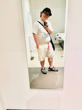 「LACOSTE（ラコステ）のリネン×レーヨンブレンドツイルショーツ（その他パンツ、ホワイト系）」を使った、りゅうたさん（メンズ・160cm）の春コーディネート