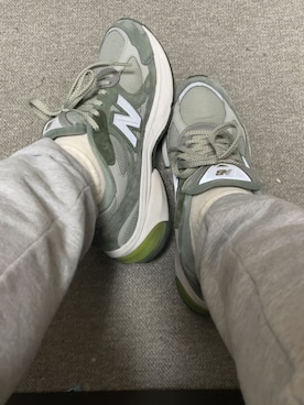 「LACOSTE（ラコステ）のエッセンシャルテーパードスウェットパンツ（スウェットパンツ、グレー系）」を使った、りゅうたさん（メンズ・160cm）の春コーディネート