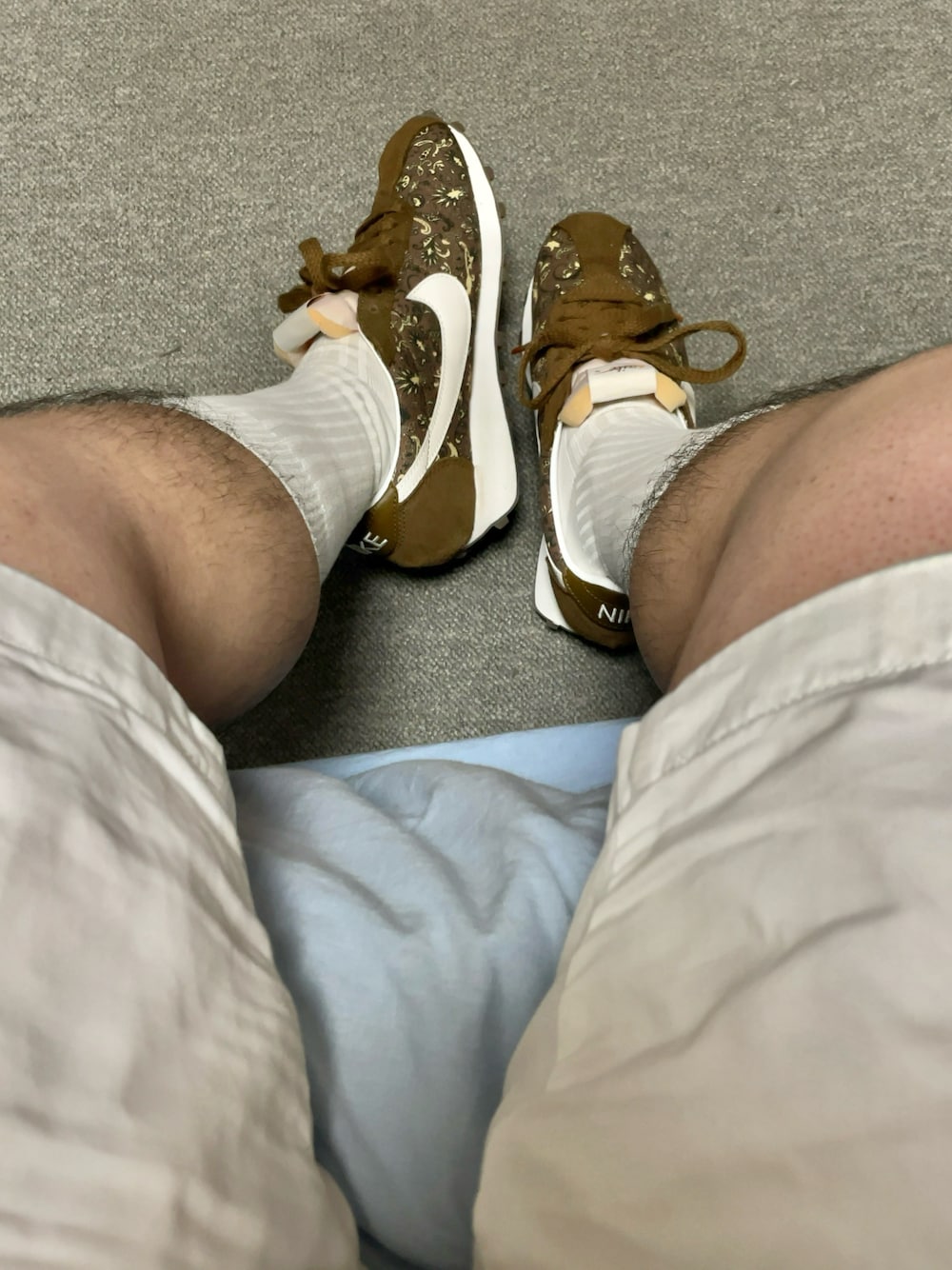 「夏コーデ、ストリート、大人カジュアル、ぽっちゃり、ぽっちゃりコーデ、UNIQLO、ショートパンツ、白パンツ、NIKE、ペイズリー、スニーカー、お洒落さんとつながりたい、おしゃれさんと繋がりたい、いいね、save、フォローお願いします🤑」｜「UNIQLOのチノショートパンツ（その他パンツ、ホワイト系）」を使った、りゅうたさん（メンズ・159cm）の夏コーディネートの1枚目の写真