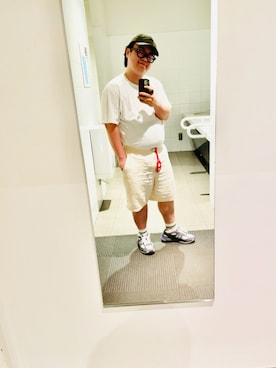 「LACOSTE（ラコステ）のエンボスパリ ボックスロゴ クルーネックTシャツ（Tシャツ/カットソー、ホワイト系）」を使った、りゅうたさん（メンズ・160cm）の春コーディネート