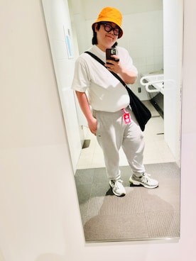 「LACOSTE（ラコステ）のエッセンシャルテーパードスウェットパンツ（スウェットパンツ、グレー系）」を使った、りゅうたさん（メンズ・160cm）の春コーディネート