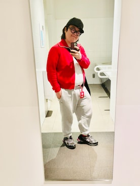 「LACOSTE（ラコステ）のエッセンシャルテーパードスウェットパンツ（スウェットパンツ、グレー系）」を使った、りゅうたさん（メンズ・160cm）の春コーディネート