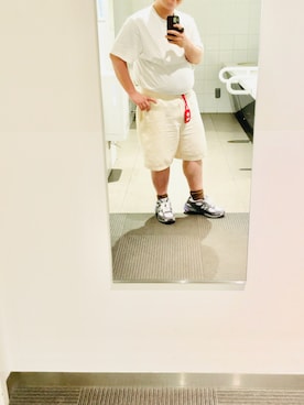 「LACOSTE（ラコステ）のエンボスパリ ボックスロゴ クルーネックTシャツ（Tシャツ/カットソー、ホワイト系）」を使った、りゅうたさん（メンズ・160cm）の夏コーディネート