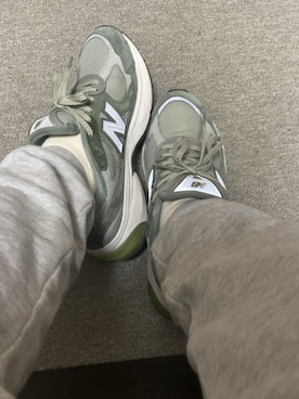 「LACOSTE（ラコステ）のエッセンシャルテーパードスウェットパンツ（スウェットパンツ、グレー系）」を使った、りゅうたさん（メンズ・160cm）の春コーディネート