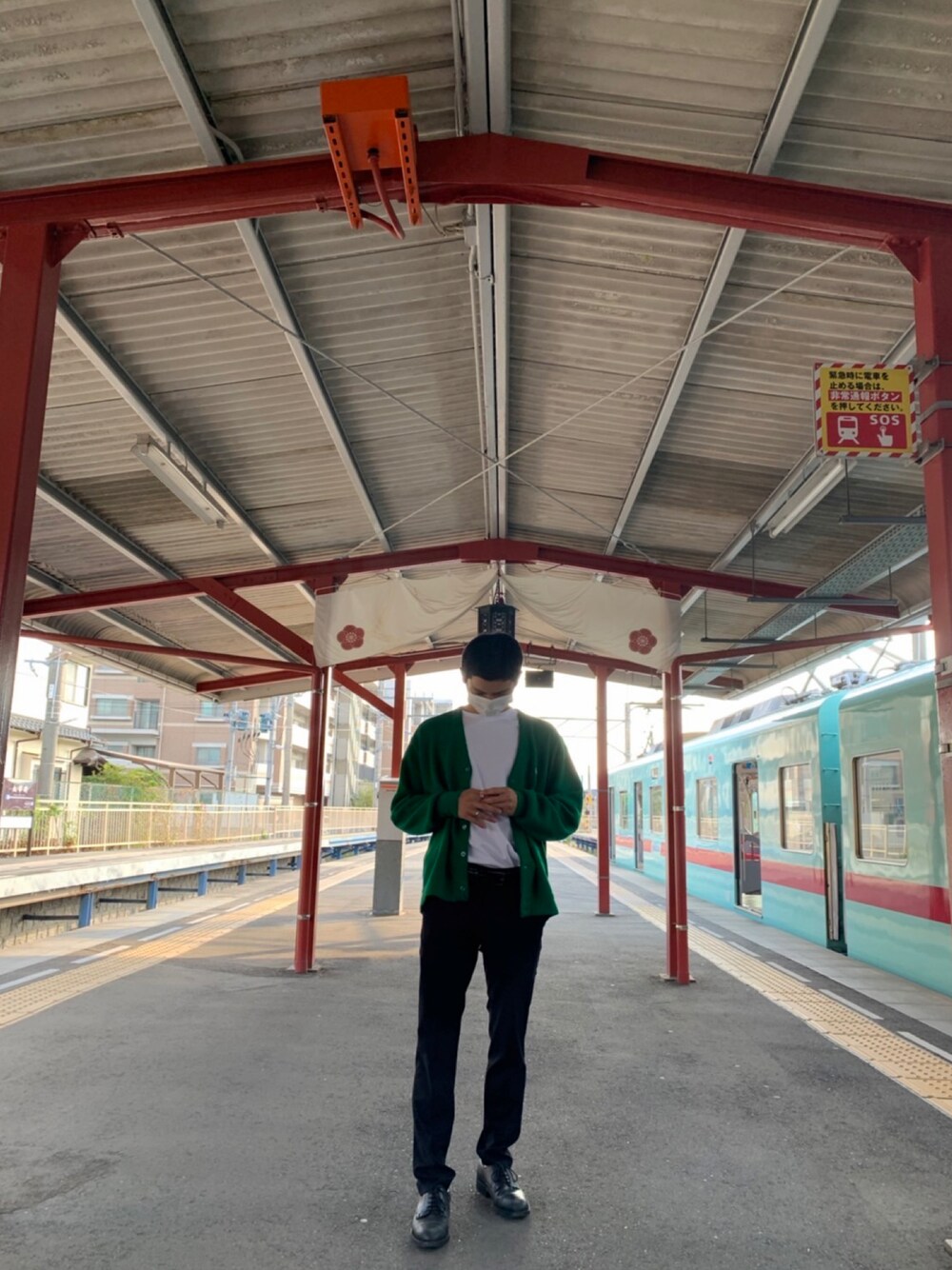 「GUのアイテム（パンツ、ブラック系）」を使った、ガッチさん（メンズ・174cm）の秋コーディネートの1枚目の写真