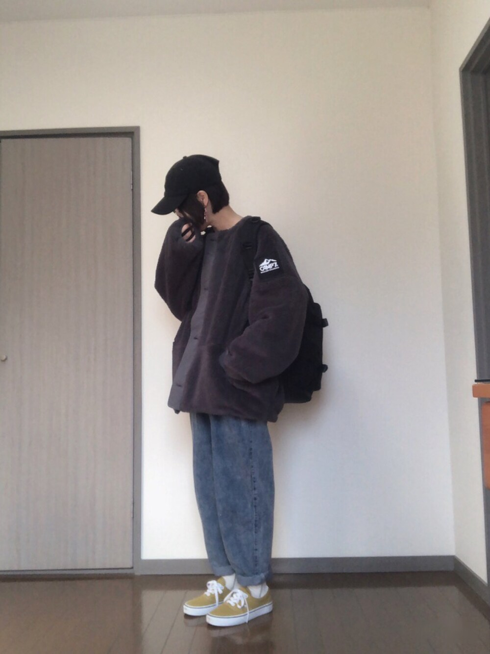 「大人女子、シンプルコーデ、通勤コーデ、カジュアルコーデ、パンツコーデ、デニムコーデ、ママコーデ、ゆるコーデ、メガネ女子、今日のコーデ、秋冬コーデ、CAMP7、ボリューム袖」｜「LEPSIMのNEWHATTAN CAP　865493（キャップ、ブラック系）」を使った、ふとまきさん（レディース・155cm）の秋コーディネートの1枚目の写真