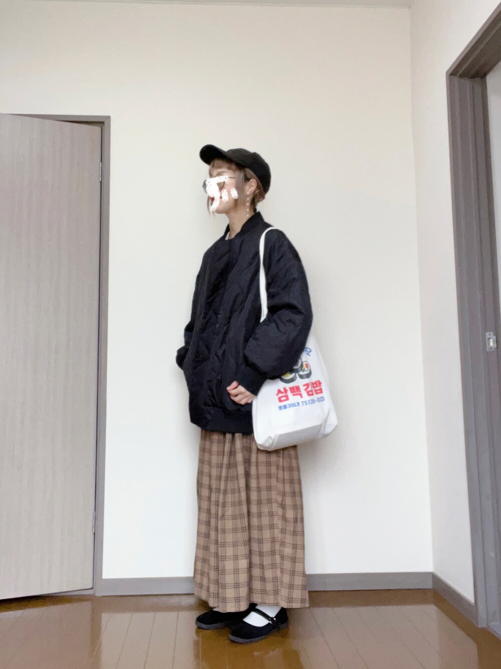 「今日のコーデ、MA-1、チェック、袴パンツ、メガネ女子、ママコーデ、カンフーシューズ、秋コーデ」｜「HONEYSUCKLE ROSEの【HONEYSUCKLE ROSE】リバーシブルＭＡ－１（MA-1、ブラック系）」を使った、ふとまきさん（レディース・155cm）の冬コーディネートの1枚目の写真