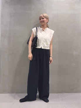 「KBF（ケイビーエフ）のリネンミックスWIDEコクーンパンツ（その他パンツ、ブルー系）」を使った、ユイさん（レディース・164cm）の夏コーディネート